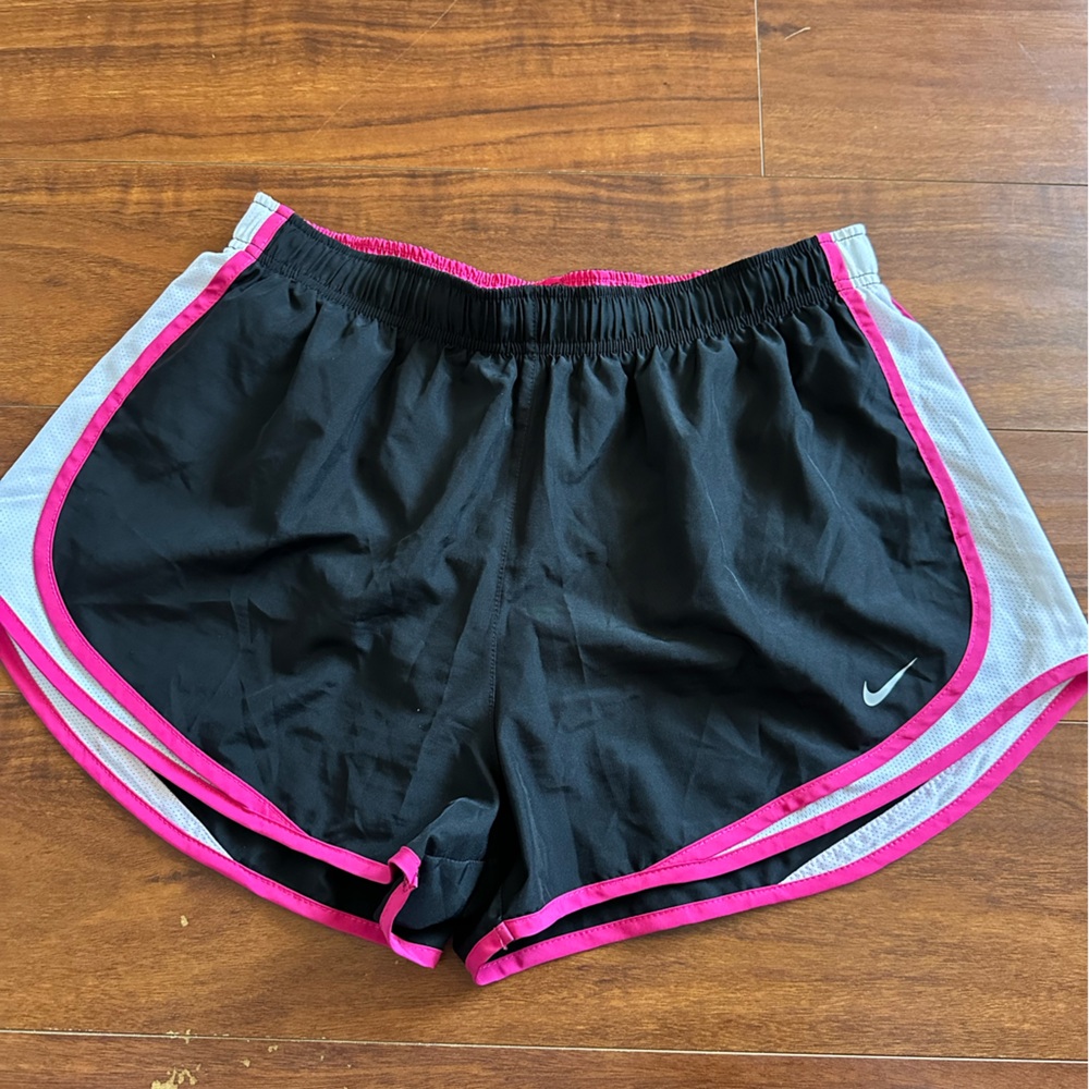Women’s Nike Tempo Running Shorts. Size XL. Black/White/Pink.